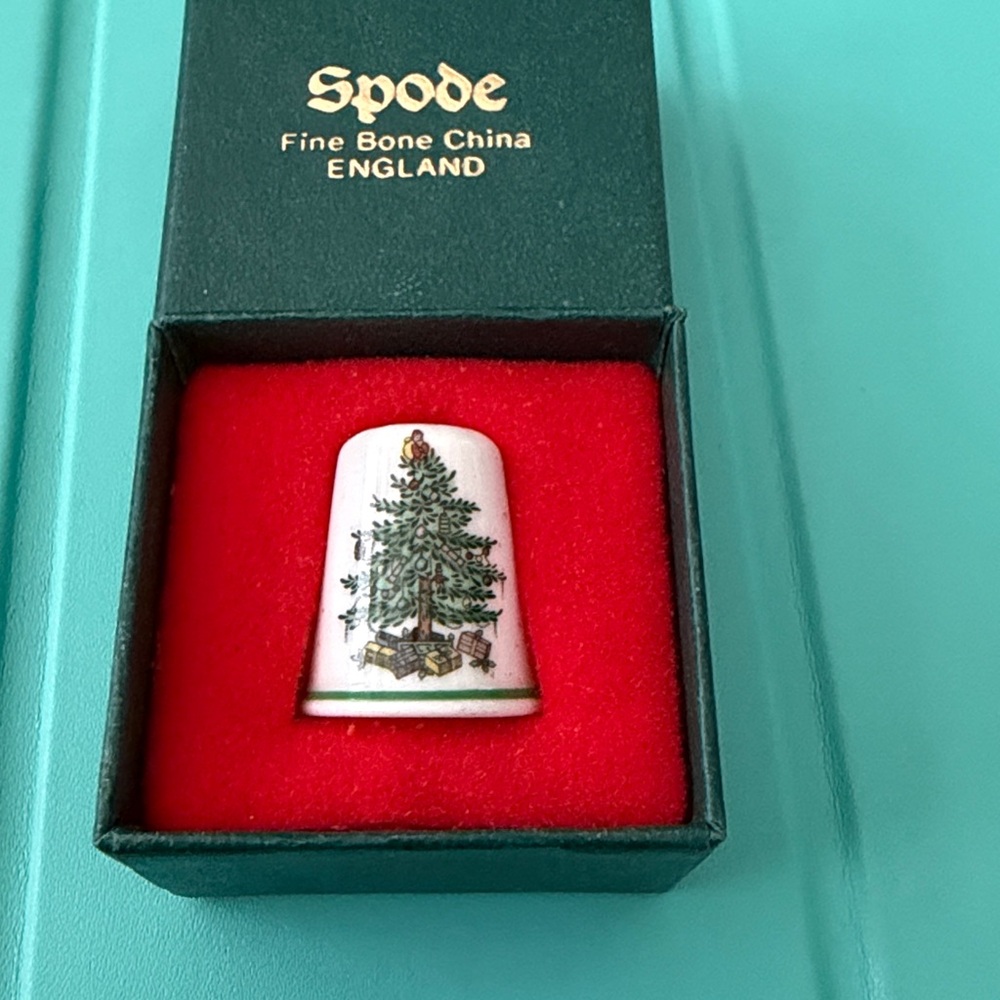 Spode Holiday Thimble - Picture 4 of 6
